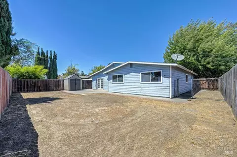 Exterior - 495 Pear Tree Ln, Fairfield, CA 94533 photo 2 of 3