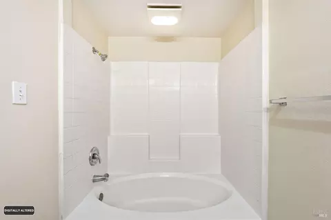 Bath - 868 Ashwood Ave, Vallejo, CA 94591 photo 2 of 3