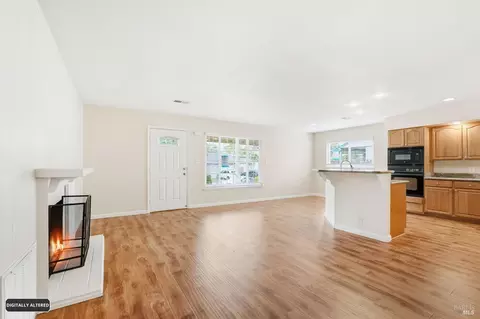 Living - 868 Ashwood Ave, Vallejo, CA 94591 photo 4 of 9