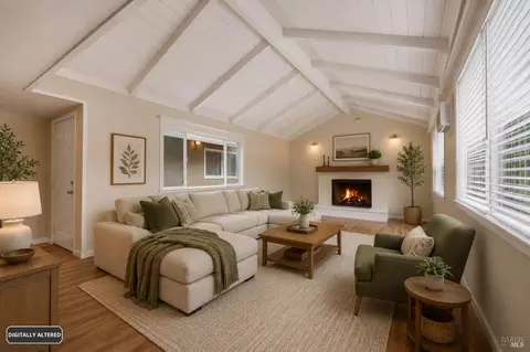 Living - 868 Ashwood Ave, Vallejo, CA 94591 photo 5 of 9