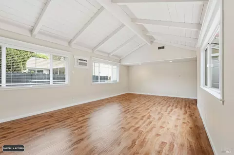 Living - 868 Ashwood Ave, Vallejo, CA 94591 photo 9 of 9