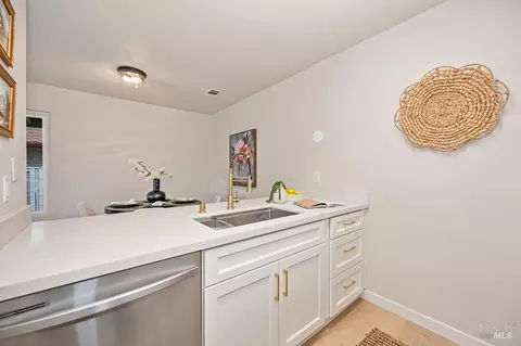 Kitchen - 99 Villa Cir, Fairfield, CA 94533 photo 2 of 4