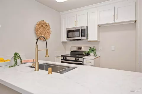 Kitchen - 99 Villa Cir, Fairfield, CA 94533 photo 3 of 4