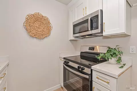 Kitchen - 99 Villa Cir, Fairfield, CA 94533 photo 4 of 4