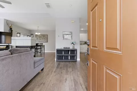 Entry Way - 307 Trumbull Way, Vacaville, CA 95688 photo 1 of 4