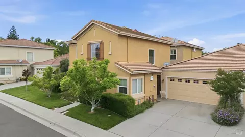 Exterior - 307 Trumbull Way, Vacaville, CA 95688 photo 3 of 10
