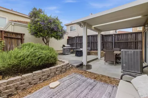 Exterior - 307 Trumbull Way, Vacaville, CA 95688 photo 7 of 10