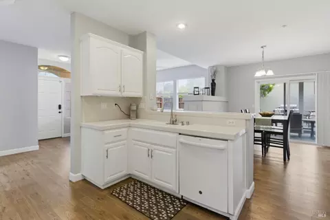 Kitchen - 307 Trumbull Way, Vacaville, CA 95688 photo 3 of 5