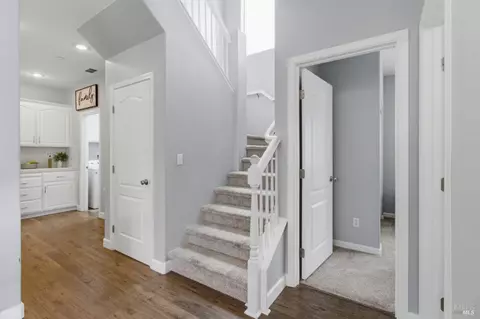 Entry Way - 307 Trumbull Way, Vacaville, CA 95688 photo 3 of 4