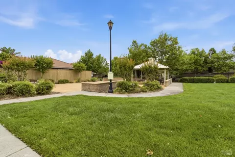 Exterior - 307 Trumbull Way, Vacaville, CA 95688 photo 10 of 10