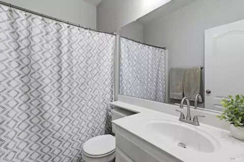 Bath - 307 Trumbull Way, Vacaville, CA 95688 photo 3 of 3