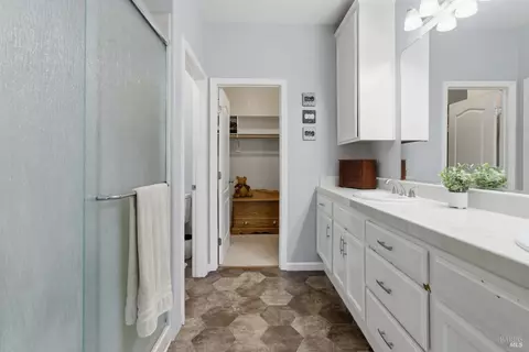 Bath - 307 Trumbull Way, Vacaville, CA 95688 photo 2 of 3