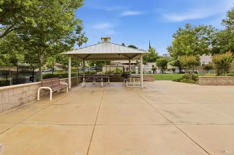 Exterior - 307 Trumbull Way, Vacaville, CA 95688 photo 9 of 10