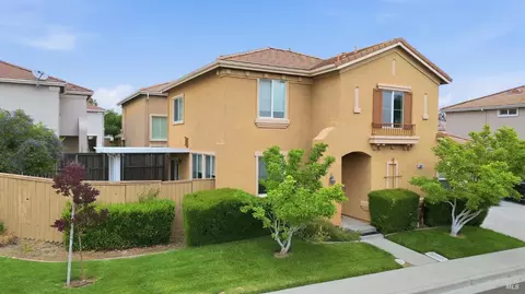 Exterior - 307 Trumbull Way, Vacaville, CA 95688 photo 4 of 10