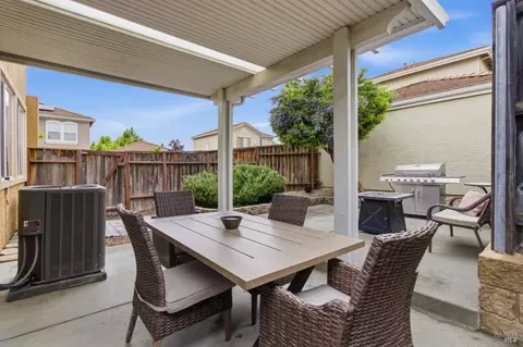 Exterior - 307 Trumbull Way, Vacaville, CA 95688 photo 5 of 10