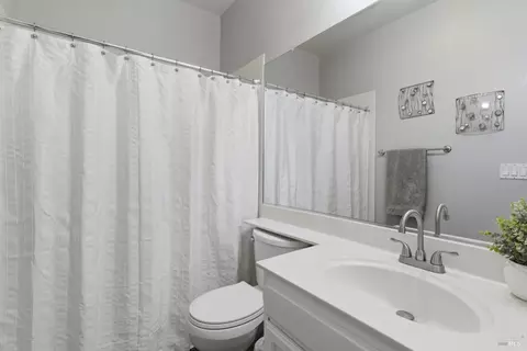 Bath - 307 Trumbull Way, Vacaville, CA 95688 photo 1 of 3
