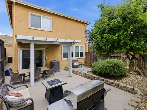 Exterior - 307 Trumbull Way, Vacaville, CA 95688 photo 6 of 10