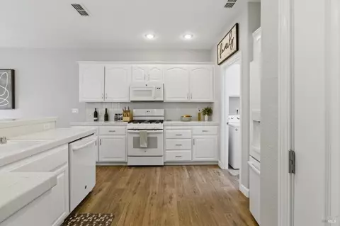 Kitchen - 307 Trumbull Way, Vacaville, CA 95688 photo 5 of 5
