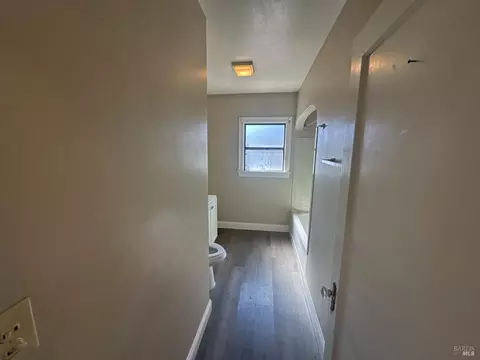Bath - 277 Idora Ave, Vallejo, CA 94591 photo 1 of 5