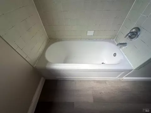 Bath - 277 Idora Ave, Vallejo, CA 94591 photo 4 of 5