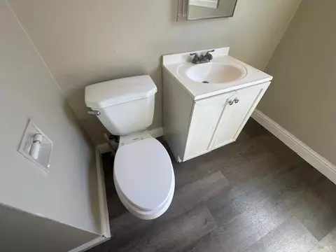 Bath - 277 Idora Ave, Vallejo, CA 94591 photo 2 of 5