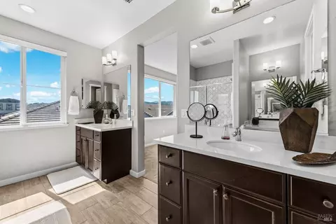 Bath - 4467 Cancun Ct, Fairfield, CA 94533 photo 2 of 6