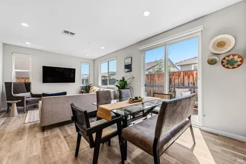 Dining - 4467 Cancun Ct, Fairfield, CA 94533 photo 2 of 4