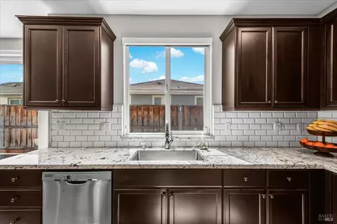 Kitchen - 4467 Cancun Ct, Fairfield, CA 94533 photo 6 of 7
