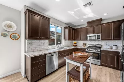 Kitchen - 4467 Cancun Ct, Fairfield, CA 94533 photo 3 of 7