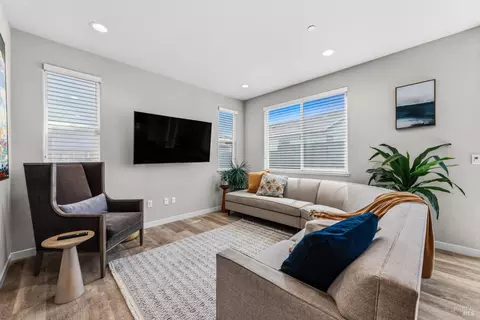 Living - 4467 Cancun Ct, Fairfield, CA 94533 photo 2 of 3