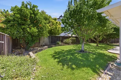 Exterior - 1640 Folsom Downs Cir, Dixon, CA 95620 photo 6 of 8