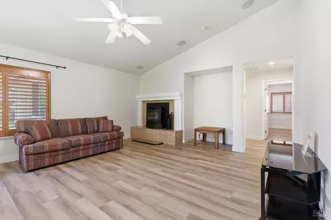 Living - 1640 Folsom Downs Cir, Dixon, CA 95620 photo 2 of 4