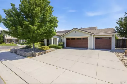 Exterior - 1640 Folsom Downs Cir, Dixon, CA 95620 photo 2 of 8