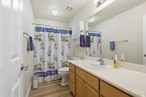 Bath - 1640 Folsom Downs Cir, Dixon, CA 95620 photo 1 of 3
