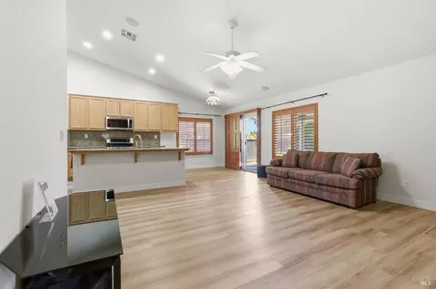 Living - 1640 Folsom Downs Cir, Dixon, CA 95620 photo 3 of 4