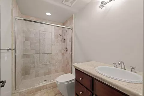 Bath - 137 Crescent Ave, Sausalito, CA 94965 photo 3 of 4