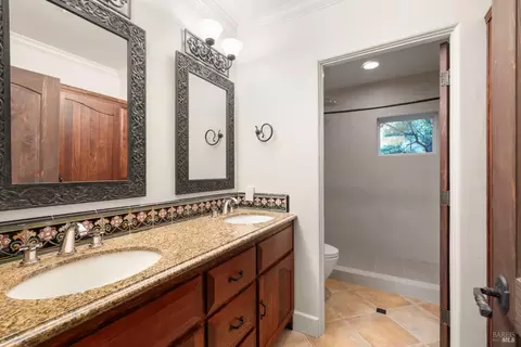 Bath - 137 Crescent Ave, Sausalito, CA 94965 photo 4 of 4