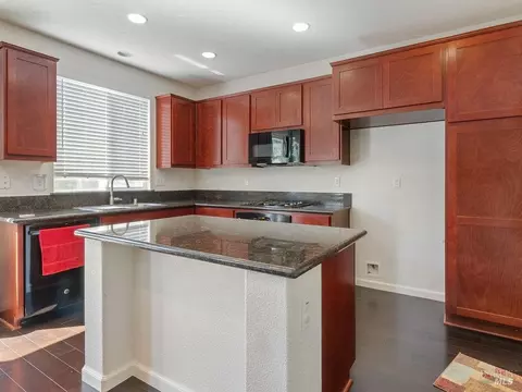 643 Citrine Cir, Fairfield, CA 94534 photo 8
