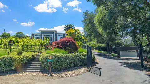 2593 Athena Ct, Santa Rosa, CA 95401