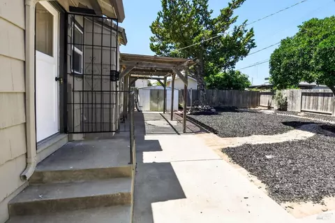 Exterior - 600 W C St, Dixon, CA 95620 photo 15 of 17