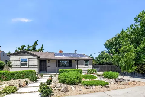 Exterior - 600 W C St, Dixon, CA 95620 photo 2 of 17
