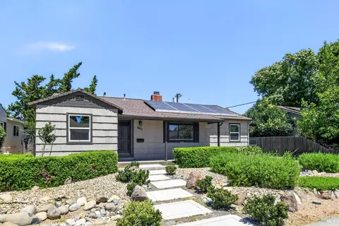 Exterior - 600 W C St, Dixon, CA 95620 photo 3 of 17