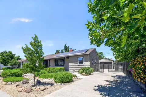 600 W C St, Dixon, CA 95620