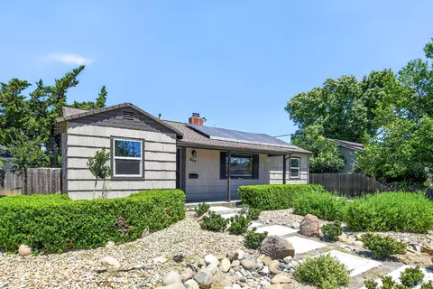 Exterior - 600 W C St, Dixon, CA 95620 photo 4 of 17