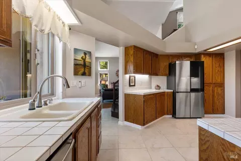 Kitchen - 556 Rose Dr, Benicia, CA 94510 photo 4 of 5