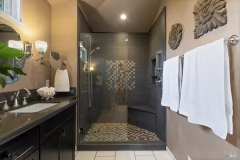 Bath - 556 Rose Dr, Benicia, CA 94510 photo 1 of 3