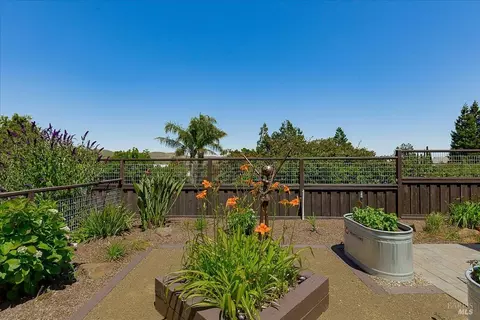 Exterior - 556 Rose Dr, Benicia, CA 94510 photo 32 of 35