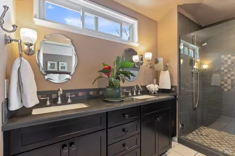 Bath - 556 Rose Dr, Benicia, CA 94510 photo 2 of 3