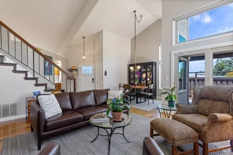 Living - 556 Rose Dr, Benicia, CA 94510 photo 4 of 5