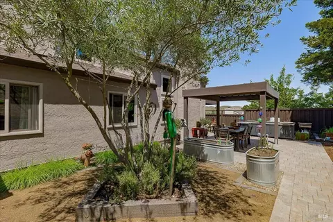 Exterior - 556 Rose Dr, Benicia, CA 94510 photo 15 of 35